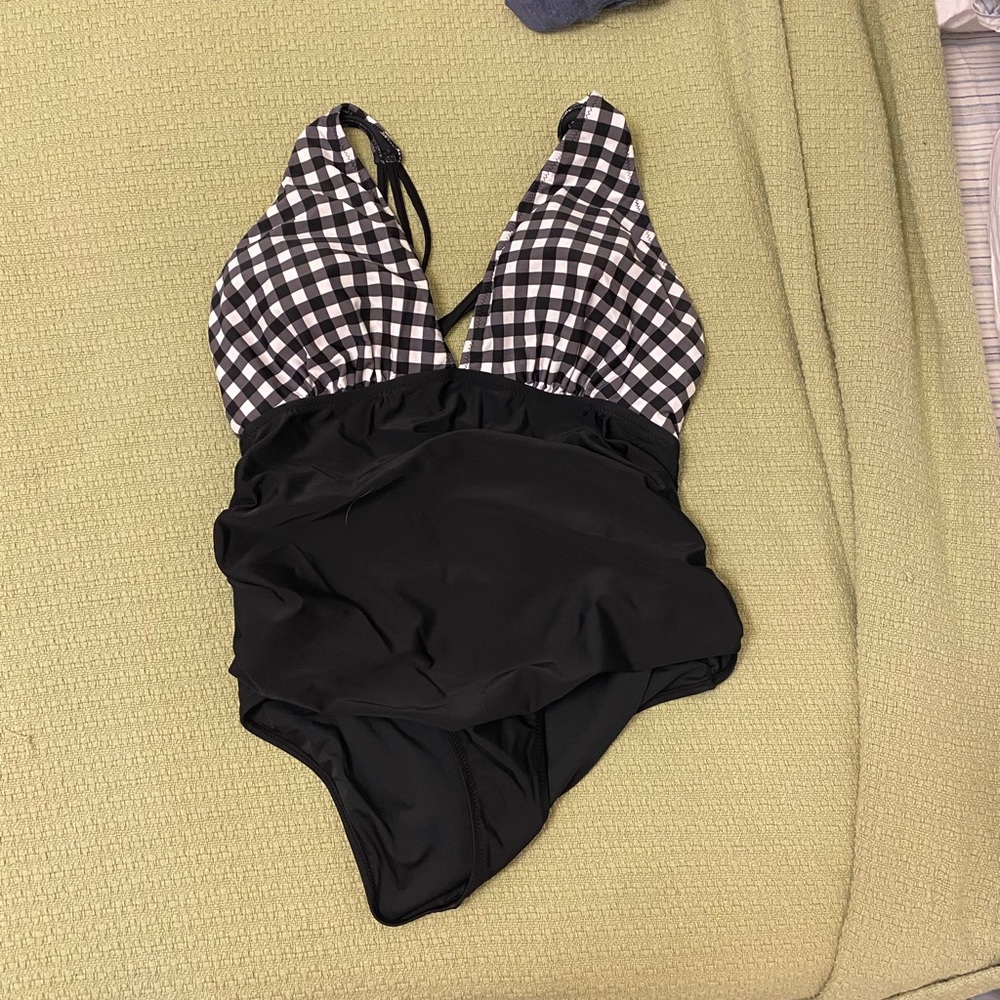 Cute and Flattering Swimsuit!